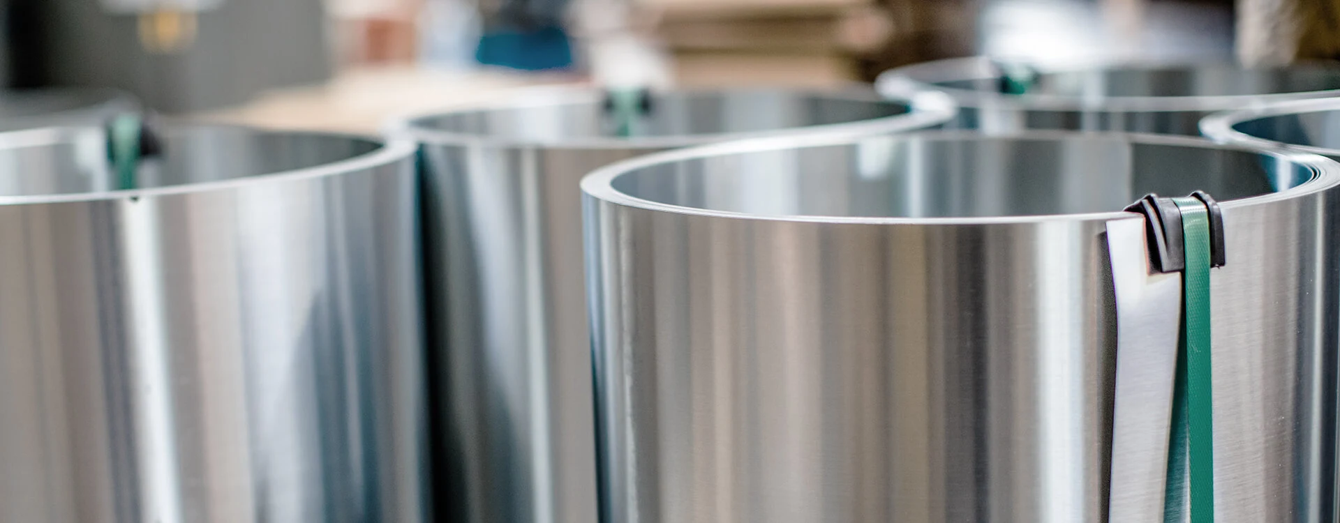 Aluminium-Coils mit Umreifung im Lager